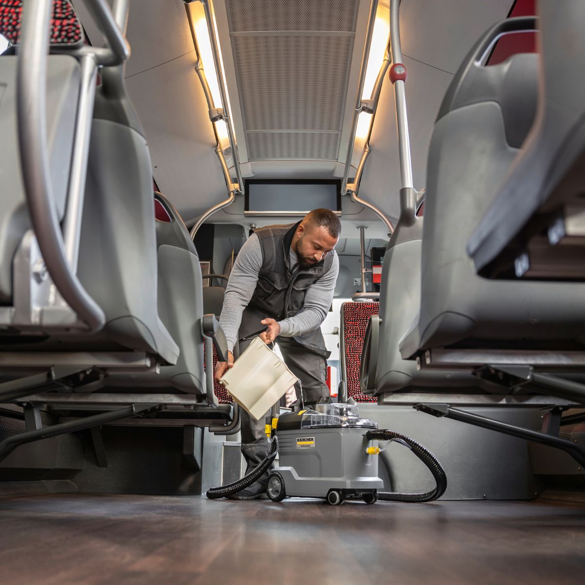 Lavatapetes y muebles profesional Puzzi 8/1 inyección y aspirado de agua Karcher - Imagen 4