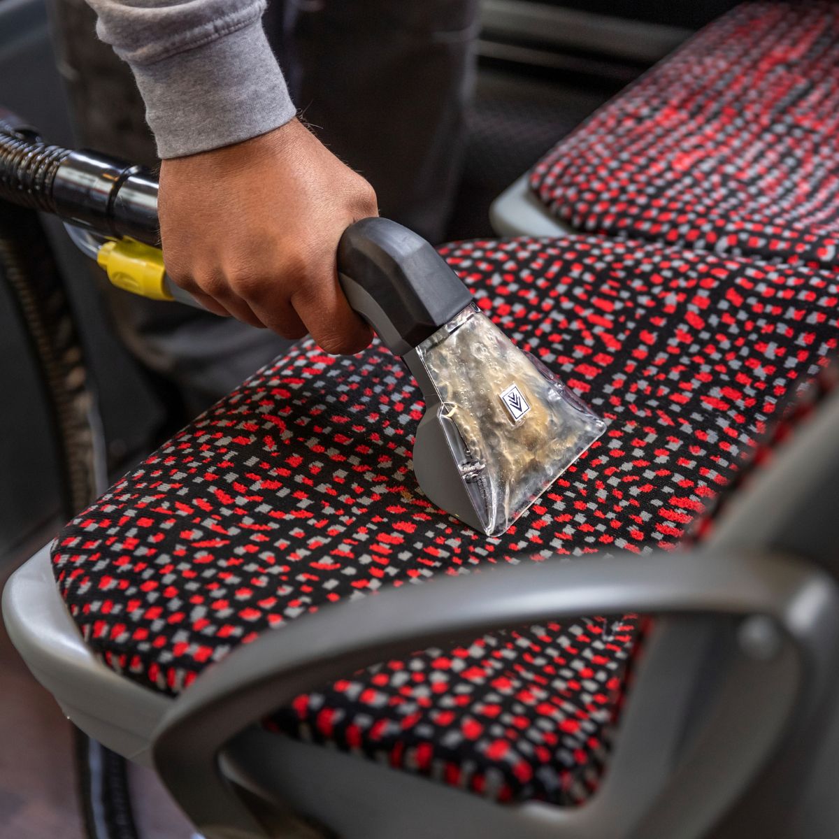 Lavatapetes y muebles profesional Puzzi 8/1 inyección y aspirado de agua Karcher - Imagen 5