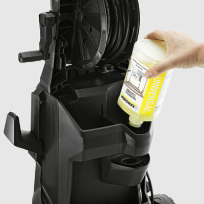 La Hidrolavadora Karcher K5 Premium motor refrigerado por agua y enrollador de mangueras es sinónimo de manejo cómodo, limpieza eficaz y alto rendimiento.