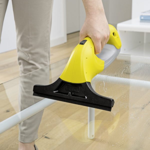 Con el limpiador de cristales Karcher WV 1 Plus, limpiará las ventanas sin esfuerzo, sin que queden marcas y 3 veces más rápido