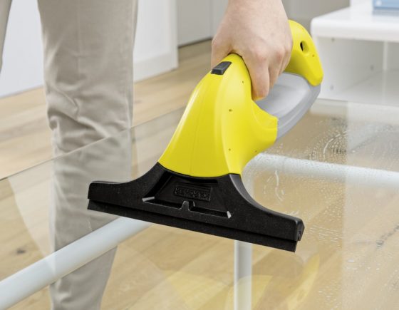Limpiador de Cristales Karcher WV 1 PLUS Con el limpiador de cristales Karcher WV 1 Plus, limpiará las ventanas sin esfuerzo, sin que queden marcas y 3 veces más rápido